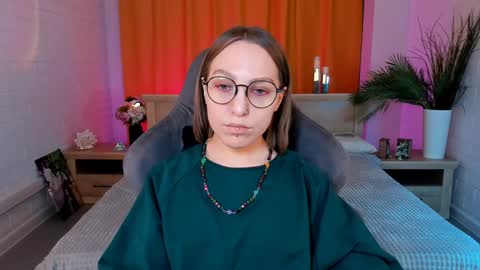 APHEX QUEEN online show from February 6, 1:32 pm