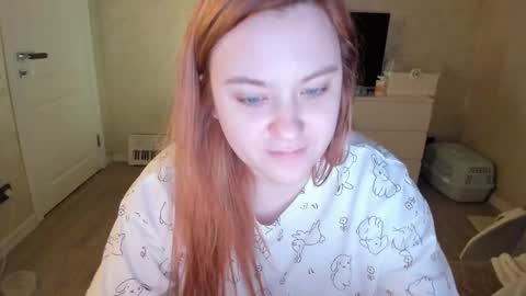 appleyummybuns online show from March 8, 2:04 am