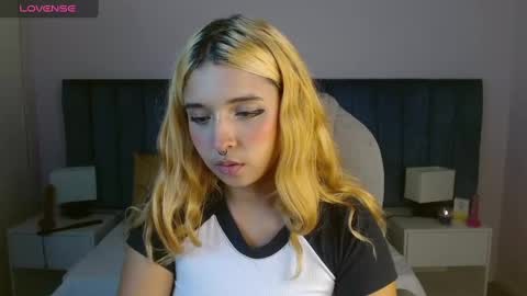Snapshot of april__bunny chatting on December 17, 8:54 pm April Bunny online show from December 17, 8:54 pm