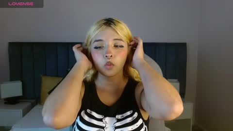 Snapshot of april__bunny chatting on December 2, 8:42 pm April Bunny online show from December 2, 8:42 pm