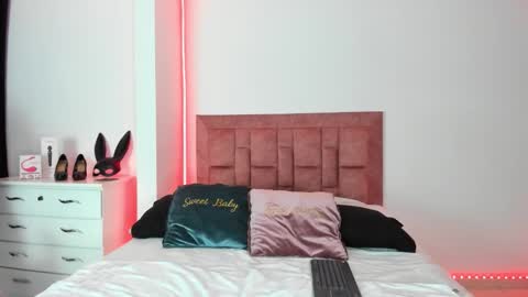 april collinsxx online show from February 19, 9:02 pm