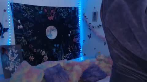 april_l6 online show from April 1, 11:24 pm