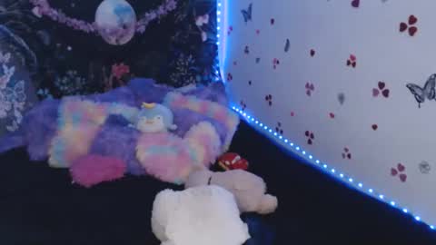 Snapshot of april_l6 chatting on October 4, 2:06 am april_l6 online show from October 4, 2:06 am