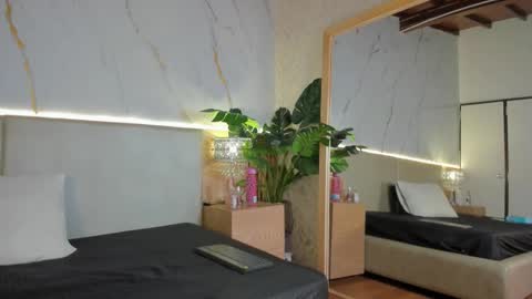 aprilgrey111 online show from December 16, 8:04 pm