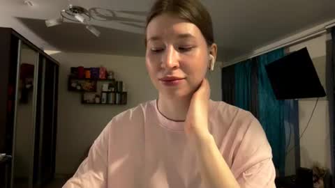Marie online show from July 2, 6:25 pm