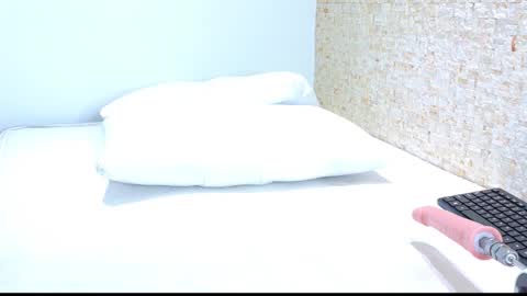 Snapshot of aresangell chatting on October 17, 1:09 am ARES online show from October 17, 1:09 am
