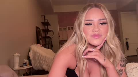 Ari  online show from May 31, 3:45 am
