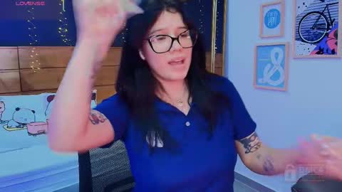 Ari  online show from April 18, 7:07 pm