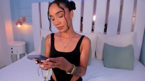 Snapshot of aria_hart chatting on October 22, 12:10 pm Aria online show from October 22, 12:10 pm