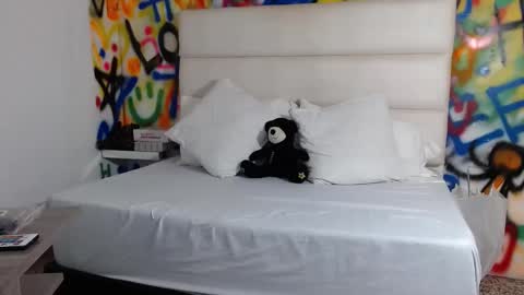 aria online show from December 5, 11:49 am