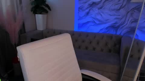 aria_mila online show from April 16, 2:56 am