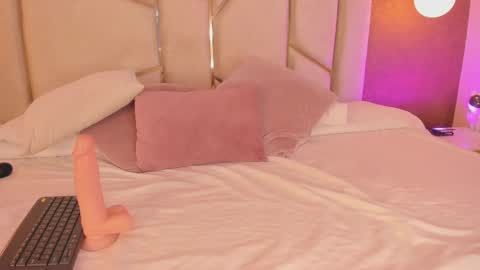 I OOT online show from November 24, 4:53 pm