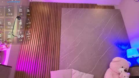 Ariana online show from February 8, 1:04 pm