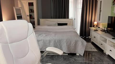 Ana online show from April 2, 2:58 pm