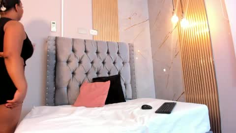 ARIANNA  MILLERS online show from April 13, 7:25 pm