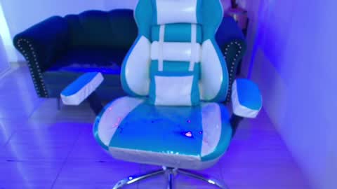 arianna_sweeet online show from April 9, 4:15 am