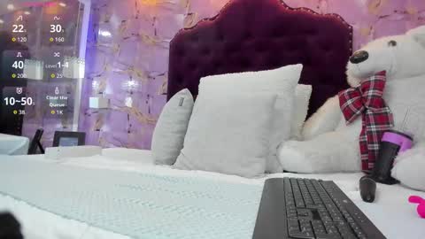 Arianna Sweeg online show from February 17, 5:12 pm