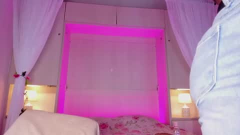 ariannavega_ online show from July 14, 11:48 am
