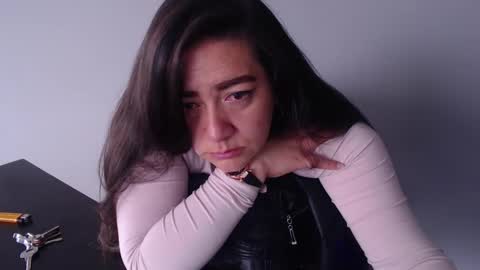 Arielle online show from December 3, 7:33 pm