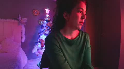   laura  online show from December 15, 7:31 pm