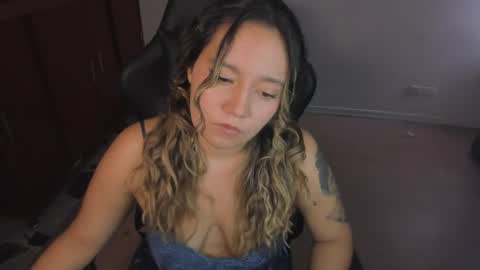 ash_smith1 online show from April 7, 8:22 pm