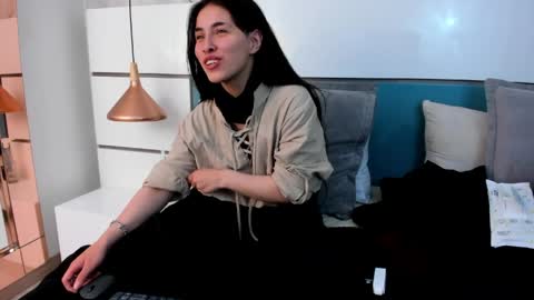 Ashkoreh online show from April 8, 9:28 pm