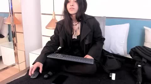 Ashkoreh online show from November 11, 10:18 pm