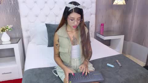 AshleyRoberh online show from April 9, 8:03 pm