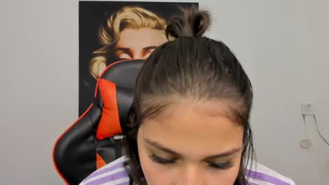 Snapshot of ashleytravis_ chatting on December 10, 3:30 am online show from December 10, 3:30 am