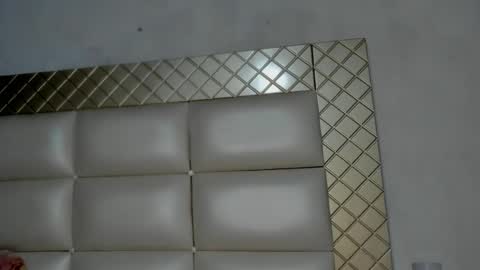 Snapshot of ashleytravis_ chatting on October 19, 11:40 pm online show from October 19, 11:40 pm