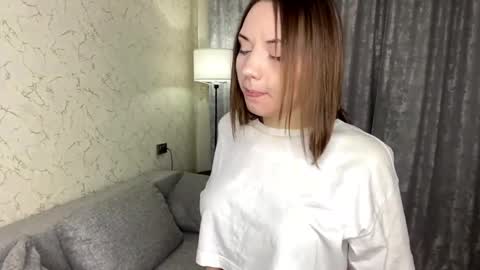 Lily online show from April 9, 2:33 pm