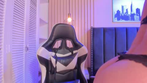 ashlye_miller_ online show from March 19, 4:17 am