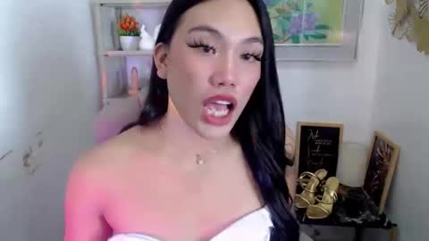 asian_alliyah online show from June 7, 4:25 pm