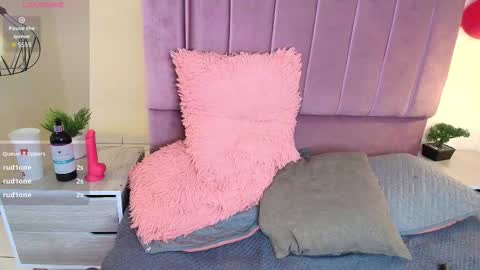 ateneaaa_ online show from March 6, 9:10 pm