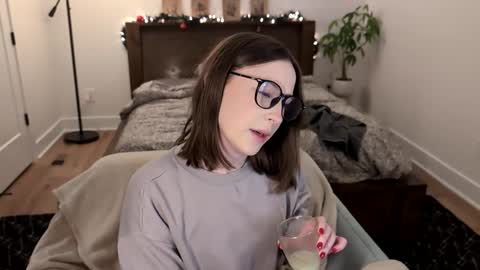 Snapshot of audreyjones03 chatting on December 13, 9:30 pm Miss Audrey online show from December 13, 9:30 pm