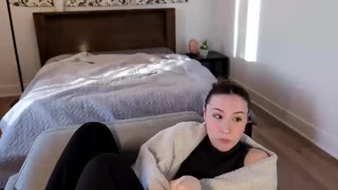 Snapshot of audreyjones03 chatting on February 21, 10:59 pm Miss Audrey online show from February 21, 10:59 pm