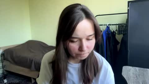 Mari online show from April 10, 1:28 pm