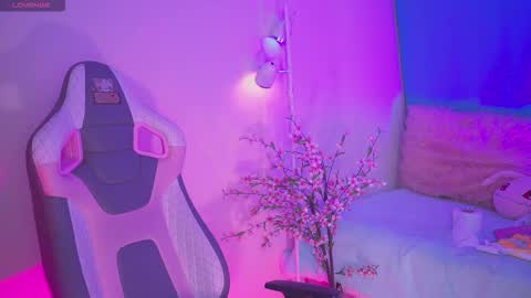 aura_rouss online show from December 2, 12:45 am