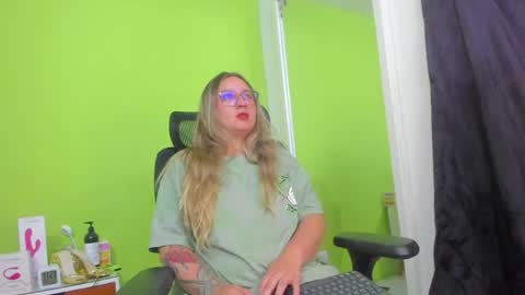Aura Divina  online show from July 5, 4:19 am
