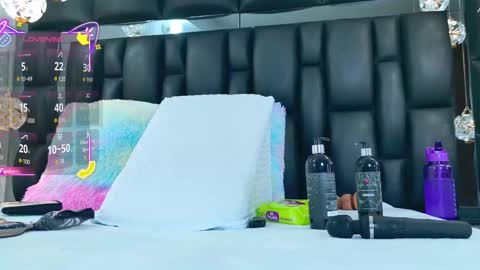 Aura online show from November 5, 7:30 pm