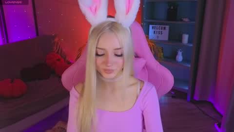 Aura online show from April 2, 8:39 pm