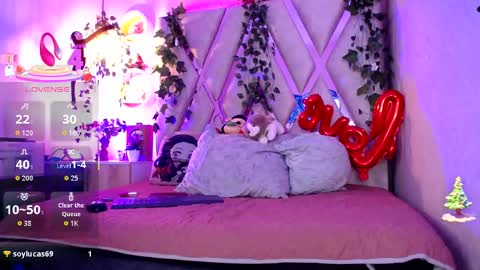 Aurora online show from November 30, 7:45 am