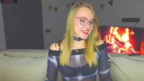 Kate online show from December 5, 3:50 pm