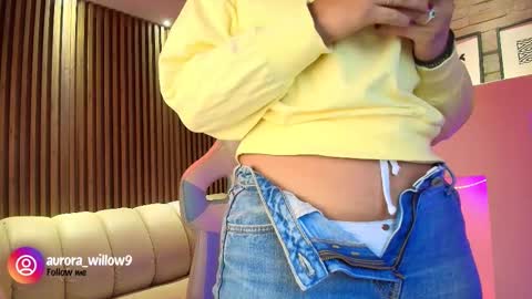 aurora_willow9 online show from December 18, 3:44 am