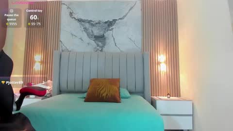 auroramartin2 online show from October 30, 8:43 pm