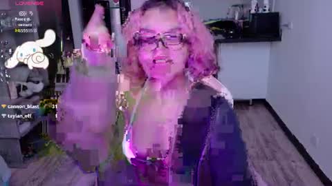 AVA online show from July 9, 9:39 pm