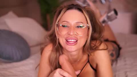 Ava online show from February 15, 5:43 am