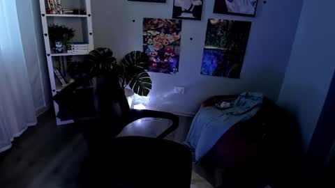 Ava online show from April 20, 1:58 pm