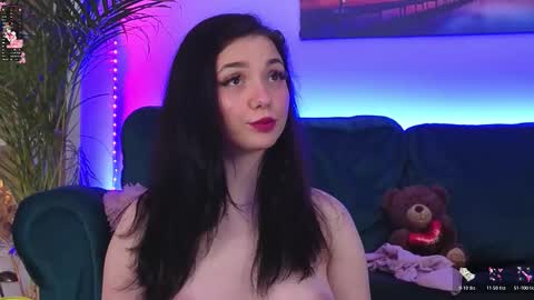 AveryWillow online show from February 12, 6:53 pm