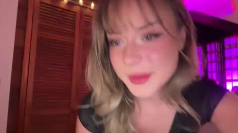 Avery  online show from December 18, 12:04 am